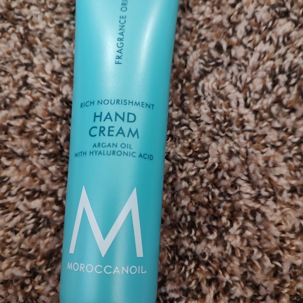 Moroccanoil Tie Dye Cosmetic Bag with Assorted Products - Picture 3 of 7